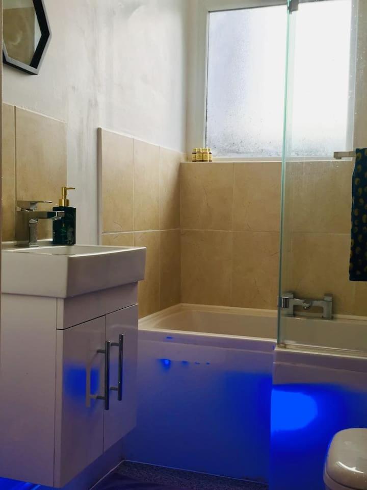 הייסטינגס Spacious Apartment In The Heart Of St Leonards מראה חיצוני תמונה